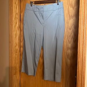 Ann Taylor signature cropped gray/silver pant.  Perfect for work. Size 8.